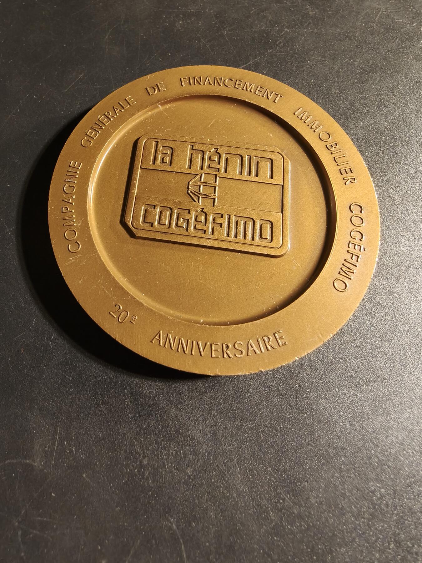 老王徽章第167期 法国Cogefimo公司在Hotel Suchet成立20周年大铜章     直径72mm.     重量240g