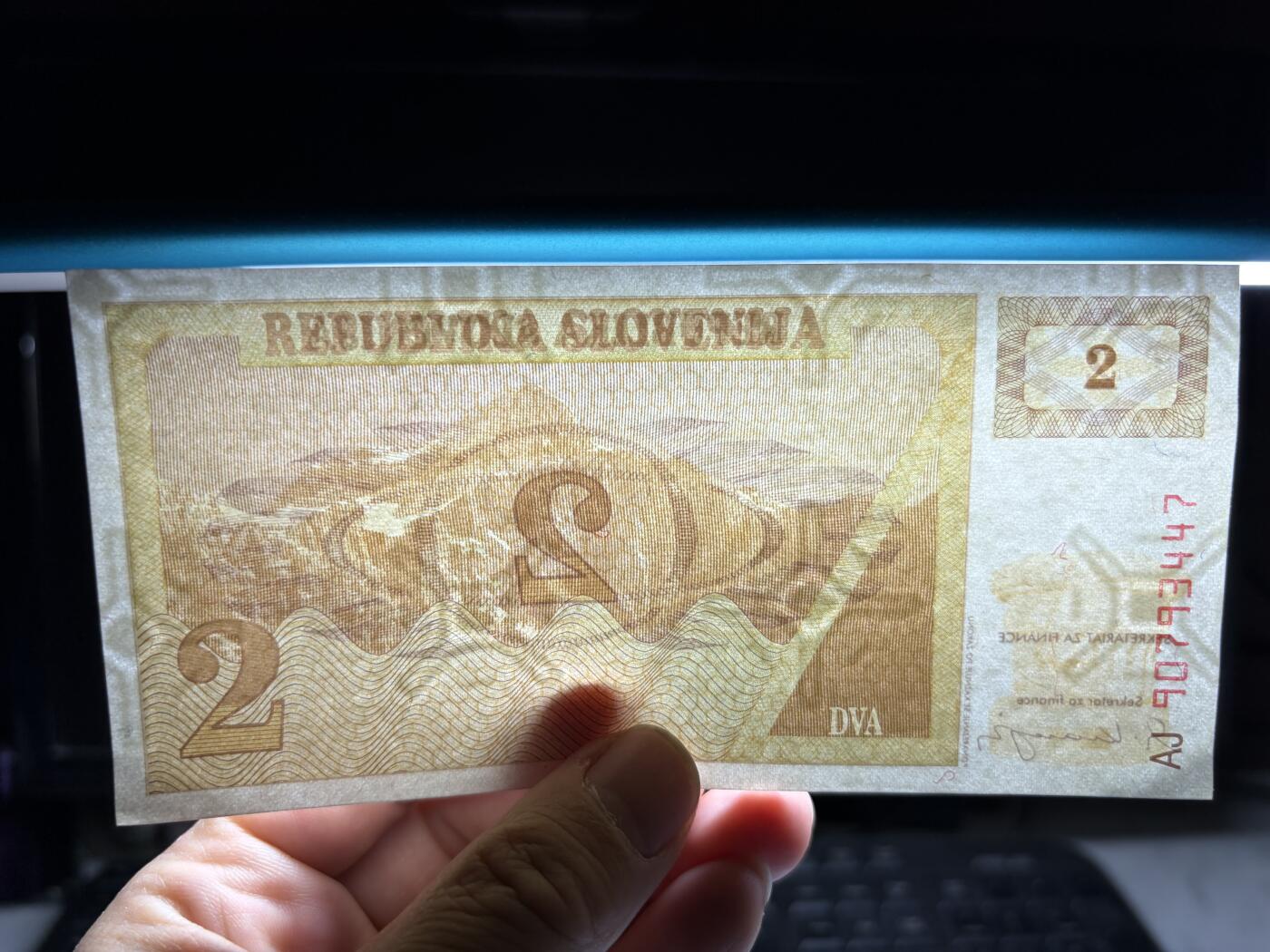 2025年集古藏今外币拍卖第十期-第10场—（总第290拍-纸币专场），本期拍完结算一次，发货时间2-3天，休息几天后继续新的一期拍卖。 1990年斯洛文尼亚2托拉尔