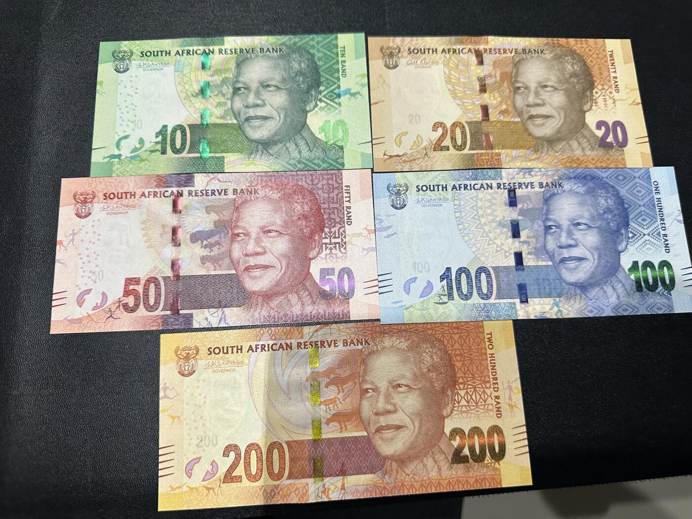 《外钞收藏家》第五百九十期（欧洲强钞、港币、硬通货及丰富裸币大拍场）（本平台长期征集拍品、欢迎藏友们联系合作） 南非10-200兰特 五张一起 全新UNC