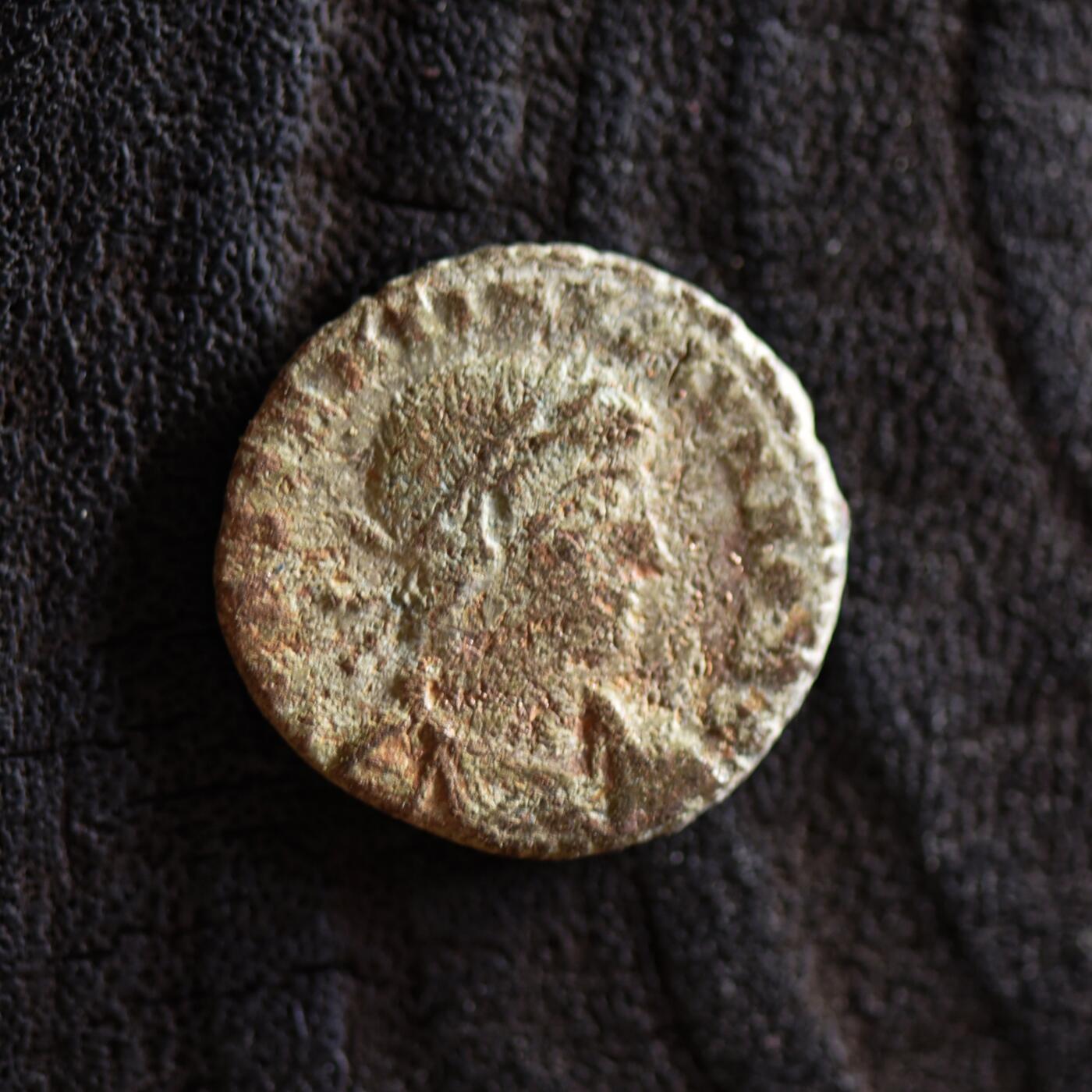 【良泉】【2025年最后一场】12月18日晚19.30点开拍！188组【直播场】西方古代钱币、丝路杂项、印章！  【藏家出品B】 公元333-337年，古罗马帝国，君士坦丁二世“凯撒”时期，克孜科斯造币厂，2.1克