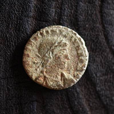 【良泉】【2025年最后一场】12月18日晚19.30点开拍！188组【直播场】西方古代钱币、丝路杂项、印章！ -  【藏家出品B】 公元333-337年，古罗马帝国，君士坦丁二世“凯撒”时期，克孜科斯造币厂，2.1克