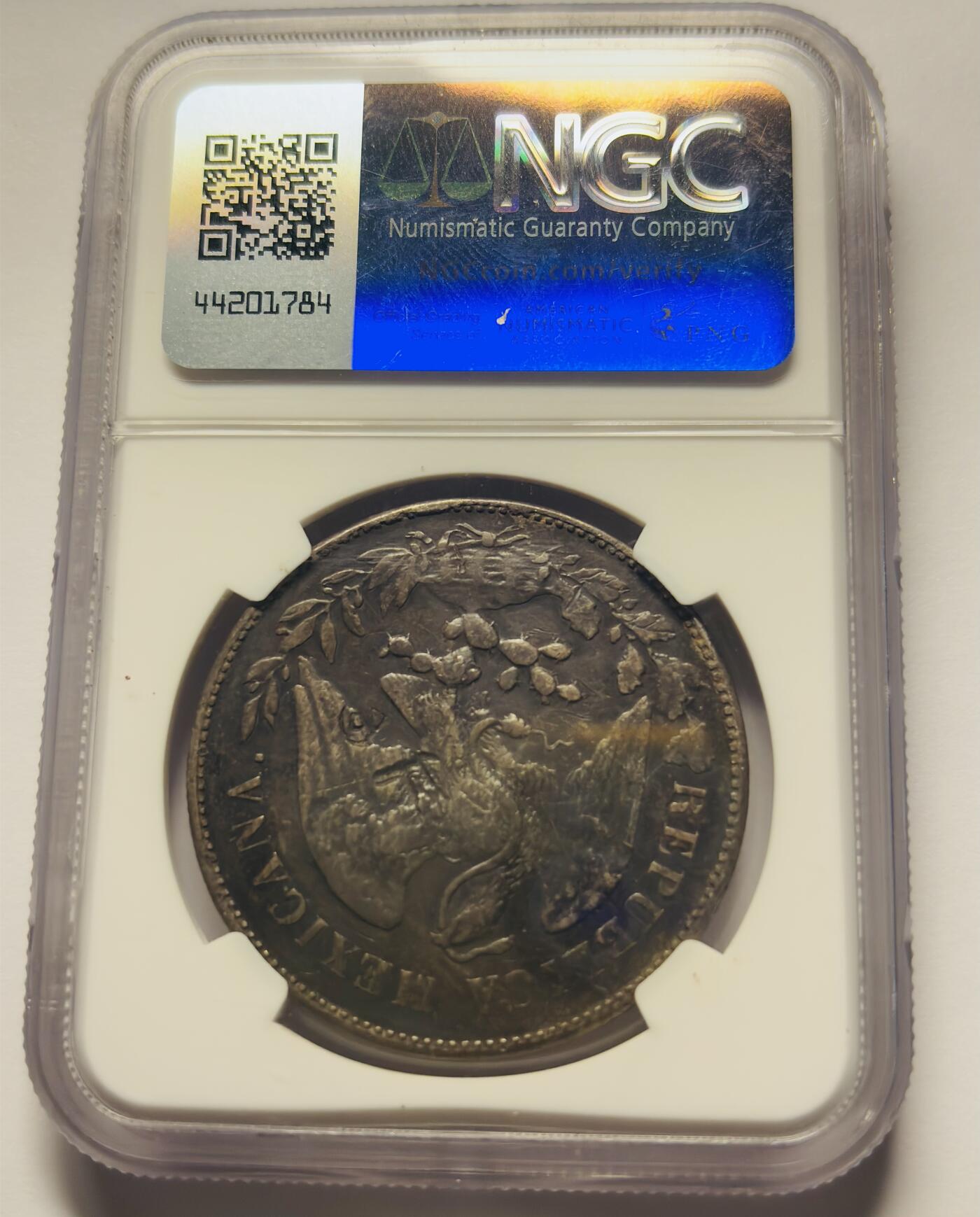 文馨钱币收藏第 283 场，【大雪鉴珍，寒英缀金】金银纪念币精品场，诚邀您的参与【长期接代拍品】 1898 年墨西哥鹰洋银元 NGC 评级，有加盖戳记，也说明了当时货币交易流通频繁的历史荣光