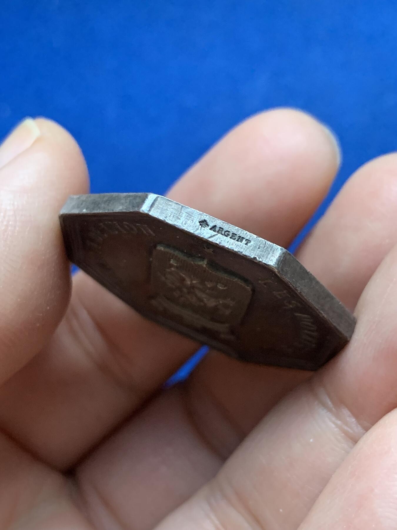 《竞宝斋》第444场 周日，周一，2场连拍 （全场包邮） 1860-1879年里昂公证人八角银质代币 32.8mm 15.9g 蜜蜂边铭 狮子皇冠