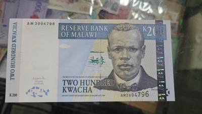 世界钱币～微拍第218期暨2025年第58期  老库存低价起拍 - 2001年马拉维200 全新绝品尾号796