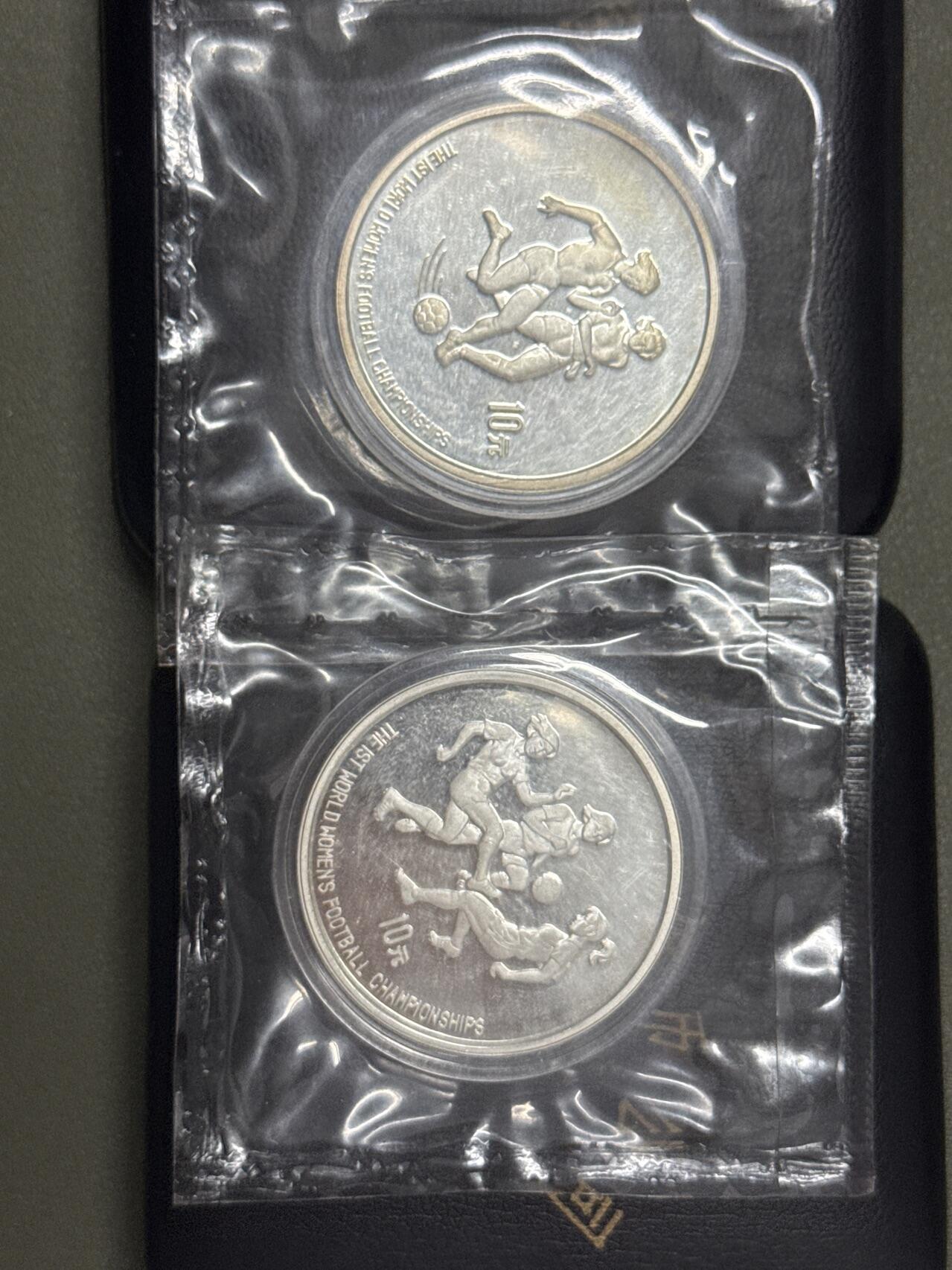 ❤️【币观天下】❤️ 第333期钱币拍卖- 2025.12.5周五晚上6点半场-长期征集拍品 中国1991年第一届女子足球锦标赛2枚10元银币未开封