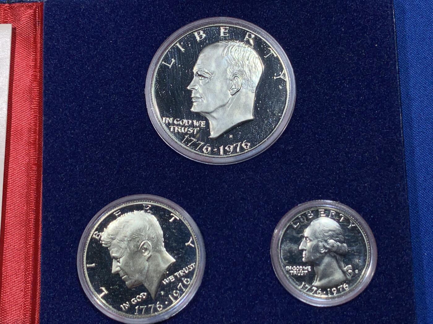 《竞宝斋》第444场 周日，周一，2场连拍 （全场包邮） 1776-1976美国建国200周年纪念 精制银套币 三枚装 经典品种 品相不错 细节见图