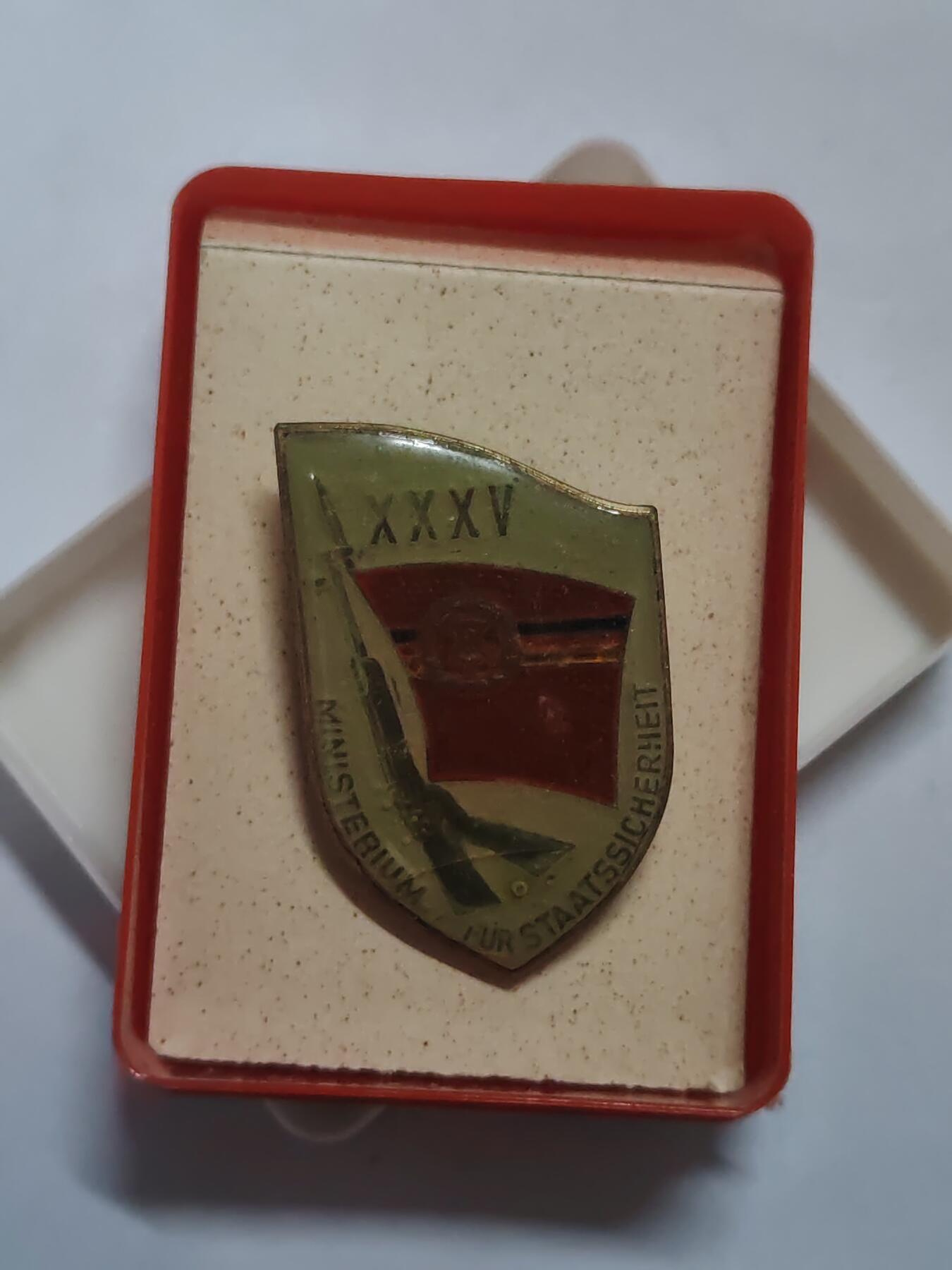 韵星假日拍卖第三十一期 -- Rimey Holidays Auction 31 民主德国斯塔西35周年证章带原盒