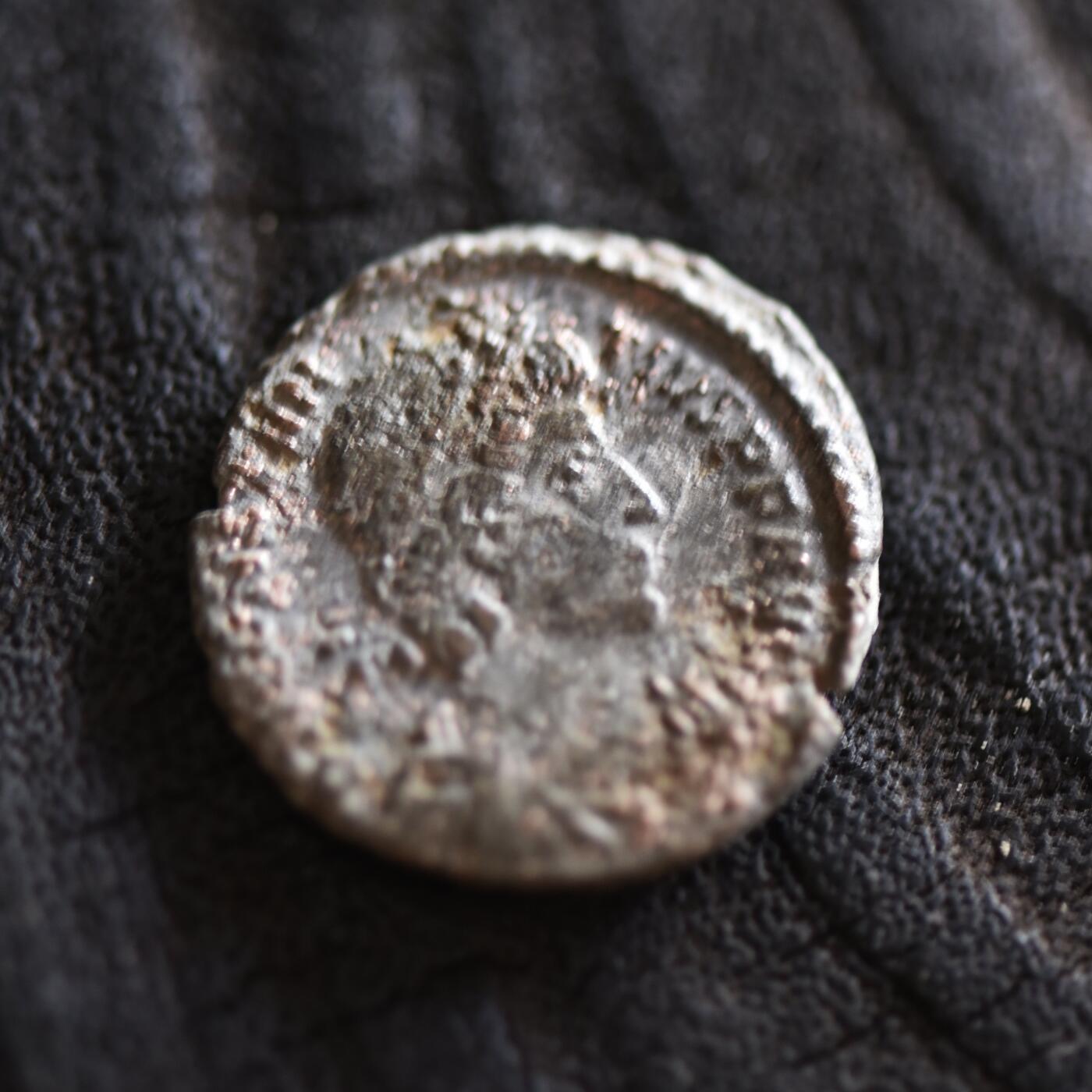 【良泉】【2025年最后一场】12月18日晚19.30点开拍！188组【直播场】西方古代钱币、丝路杂项、印章！  【藏家出品B】公元337-361年，古罗马帝国，君士坦提乌斯二世，君士坦丁堡造币厂，2.57克