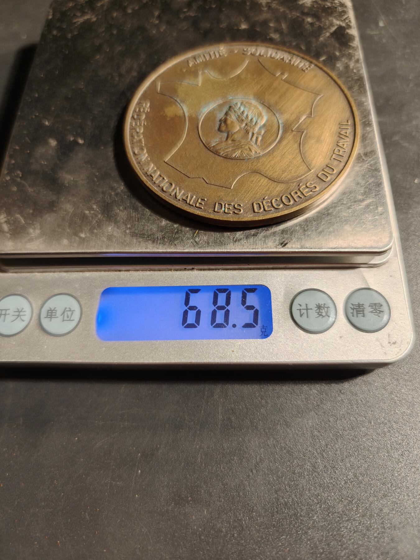 老王徽章第167期 法国劳动荣誉奖章百年纪念章      直径61mm.    重量68.5g