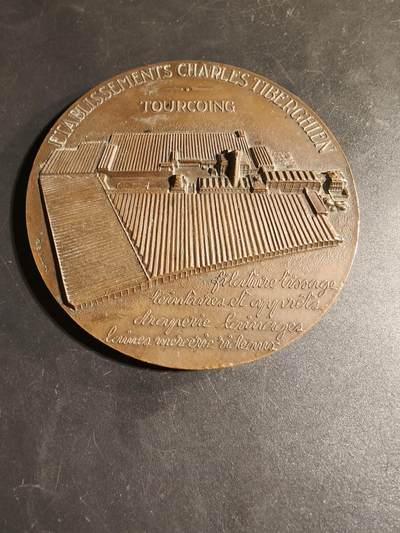 老王徽章第167期 - 法国图尔宽市纺织厂大铜章    直径10cm.    重量451.1g