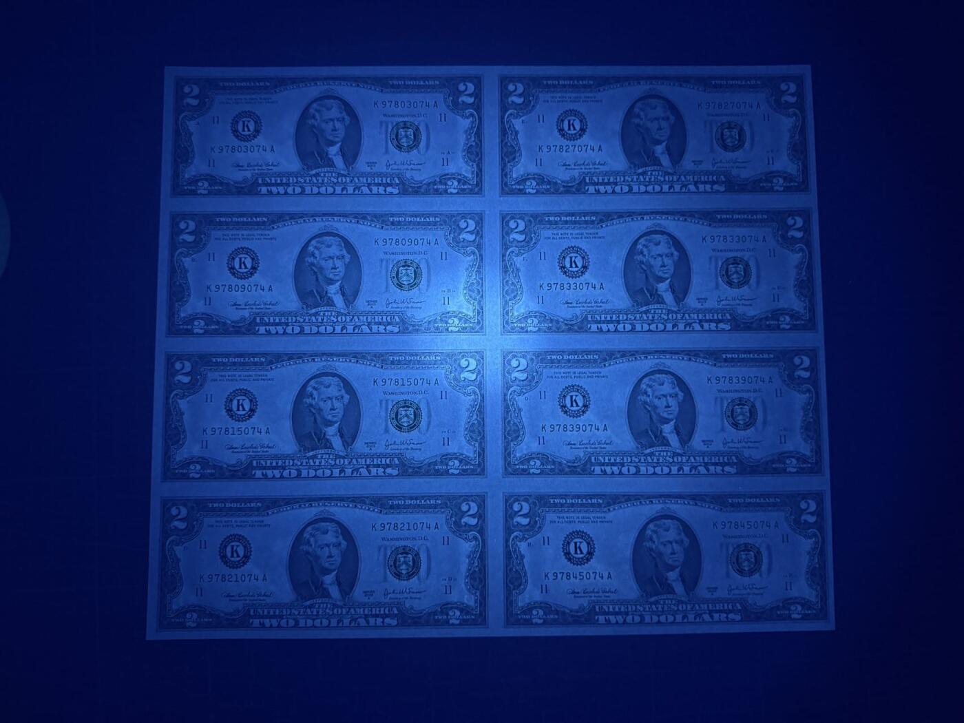 【炜奕收藏】，第五十二期 2003年美国2美元8连体，UNC品相