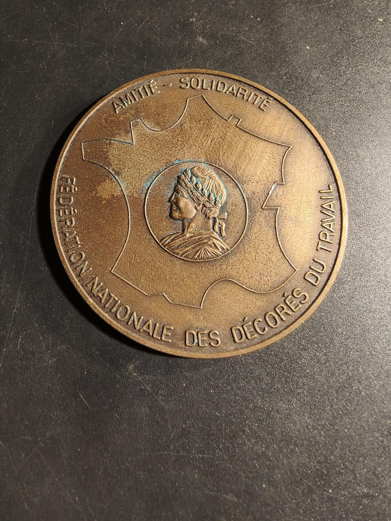 老王徽章第167期 法国劳动荣誉奖章百年纪念章      直径61mm.    重量68.5g