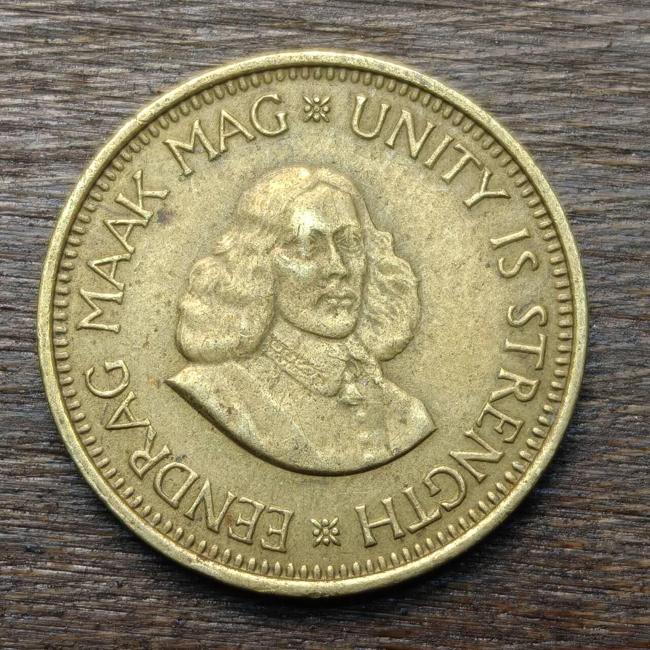 【铜匠收藏】★第134场★散币场，无佣金，30包邮。不满30元，支付5元运费。《接受代拍 代送NGC评级》 南非 1964年 1/2分 喜鹊 范里贝克 黄铜币