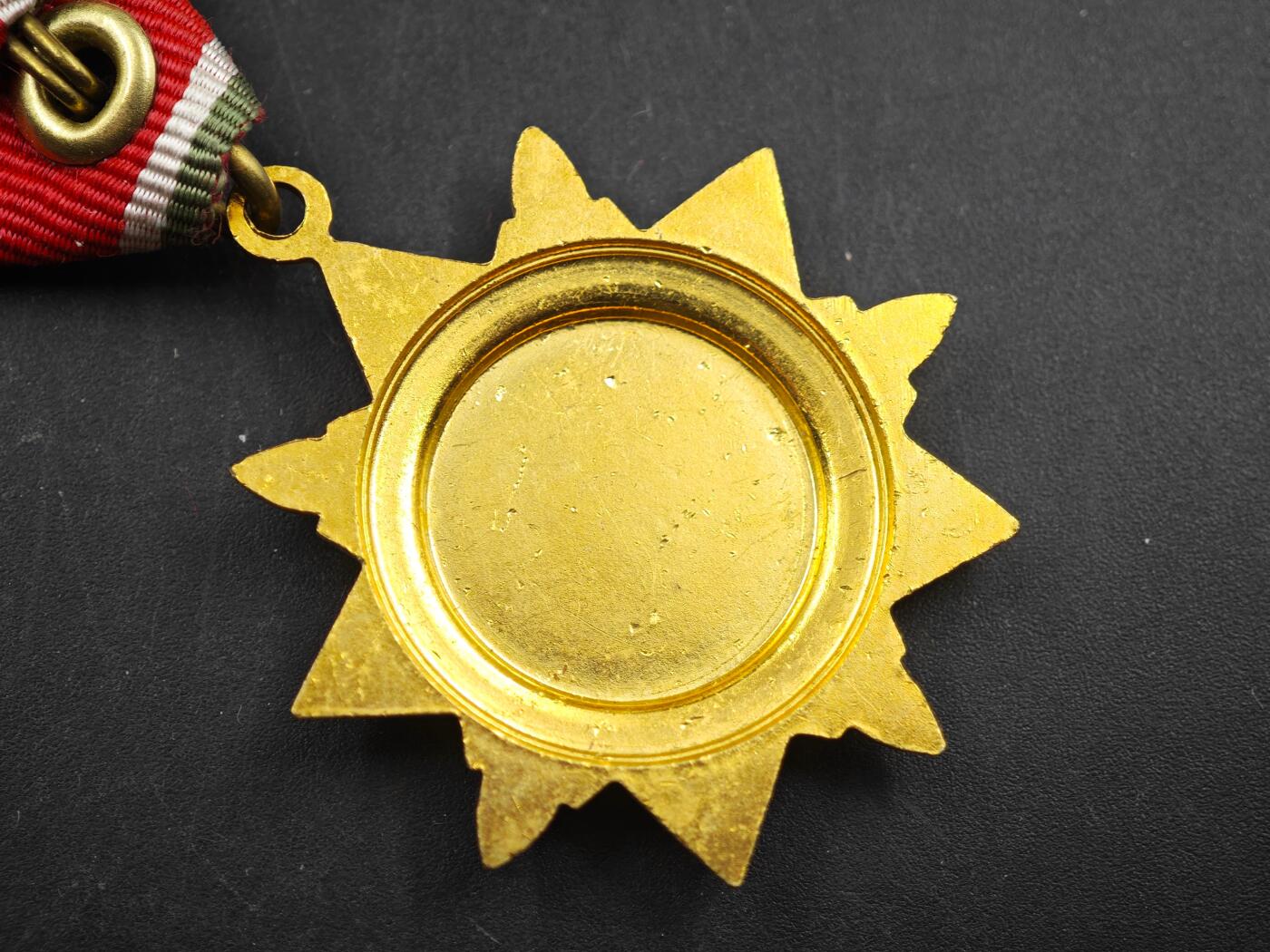 12月1日精品徽章专场 匈牙利二战胜利25周年奖章