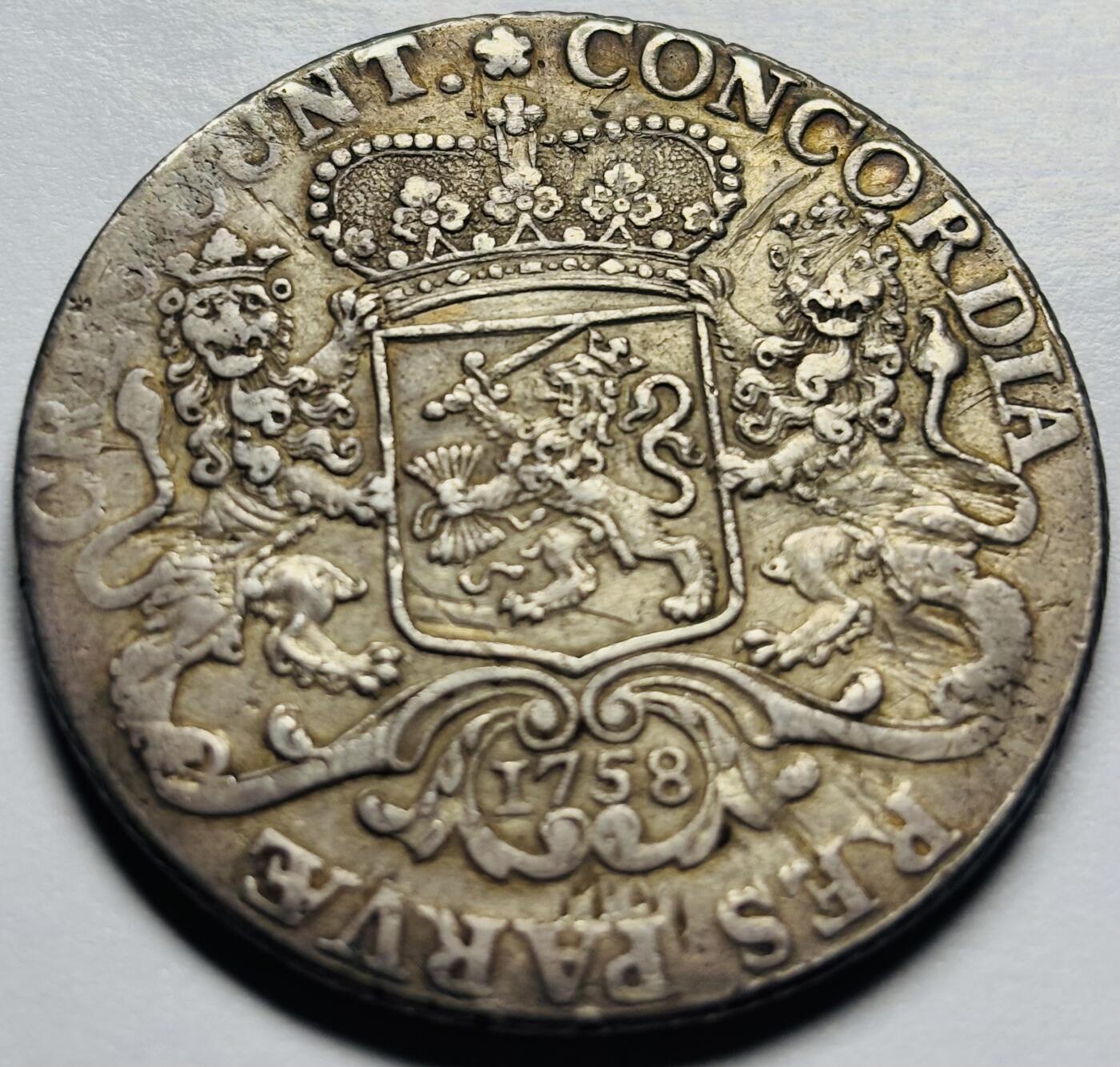 文馨钱币收藏第 283 场，【大雪鉴珍，寒英缀金】金银纪念币精品场，诚邀您的参与【长期接代拍品】 少见好品相 荷兰马剑荷兰省1758 年1杜卡特马剑双狮大银币，骑士持剑踏马奔驰，威风凛凛，有种王者归来的感觉，细节看图