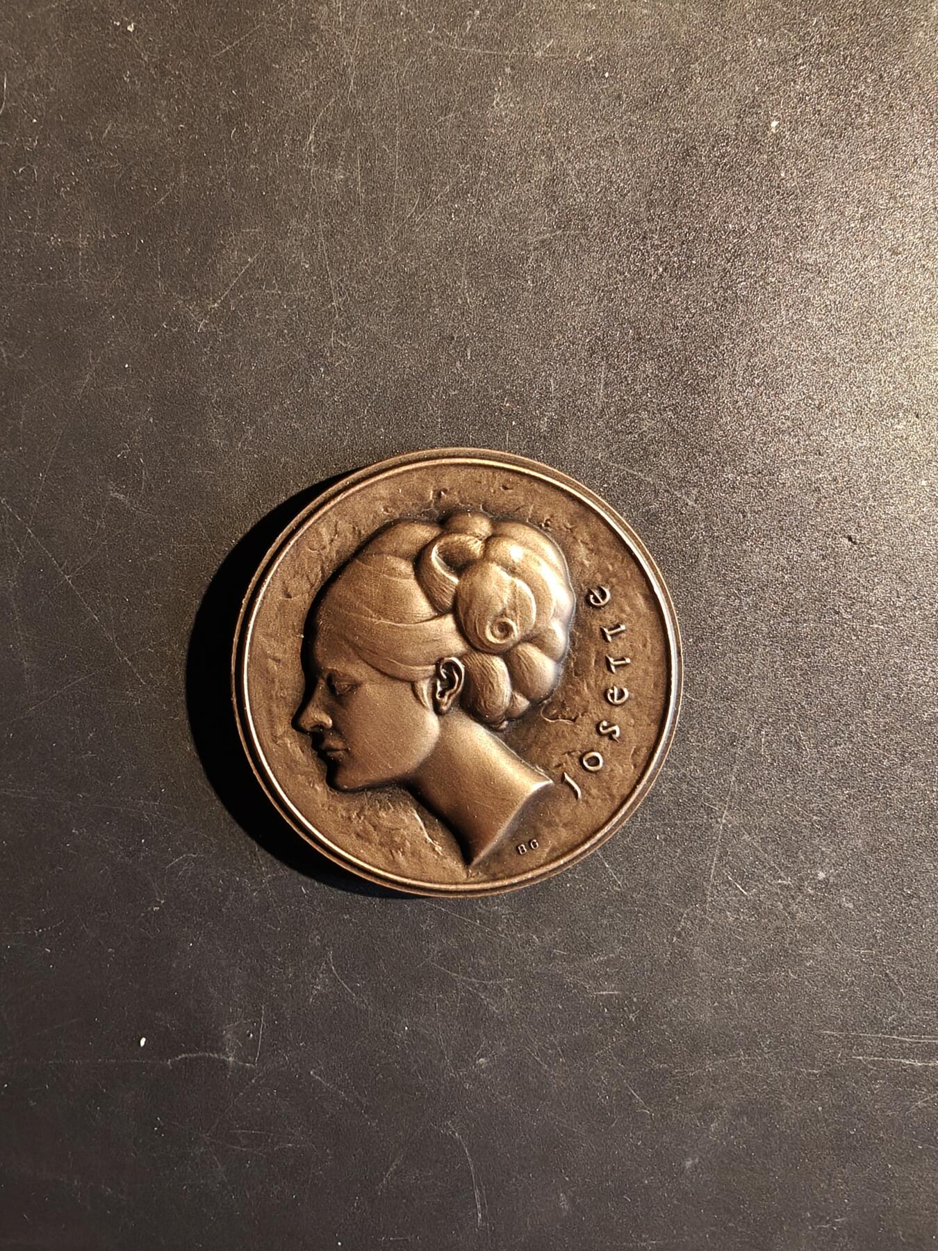 老王徽章第167期 法国大铜章    直径50mm.    重量75.1g