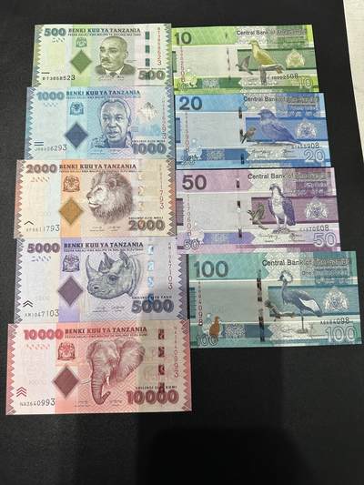 《外钞收藏家》第五百九十期（欧洲强钞、港币、硬通货及丰富裸币大拍场）（本平台长期征集拍品、欢迎藏友们联系合作） - 坦桑尼亚和冈比亚2套一起 全新UNC 分别是尾3和尾8