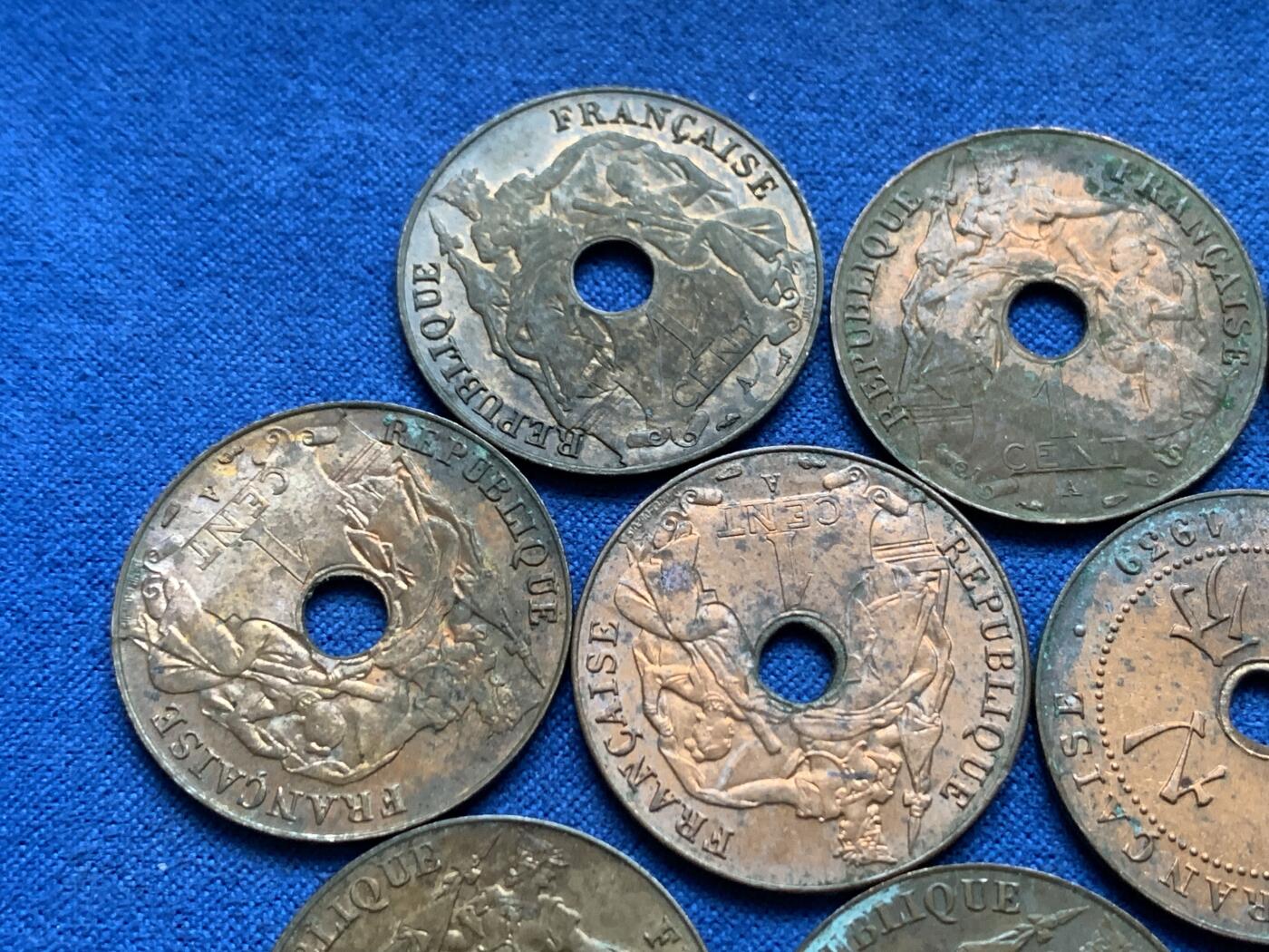 《竞宝斋》第444场 周日，周一，2场连拍 （全场包邮） 十枚一组 法属印支1926年-1939年百分之一中孔铜币