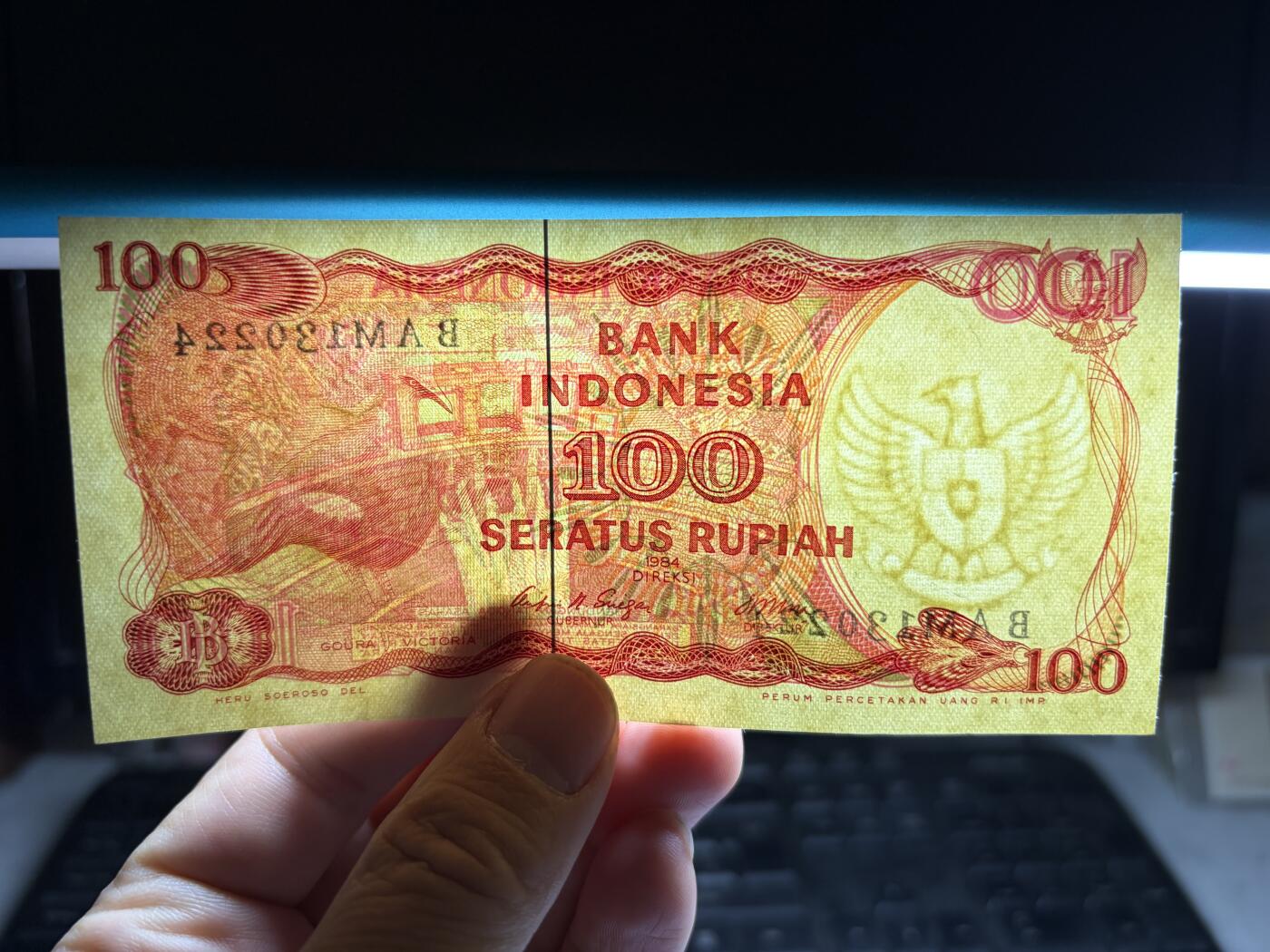 2025年集古藏今外币拍卖第十期-第10场—（总第290拍-纸币专场），本期拍完结算一次，发货时间2-3天，休息几天后继续新的一期拍卖。 1984年印尼100卢比