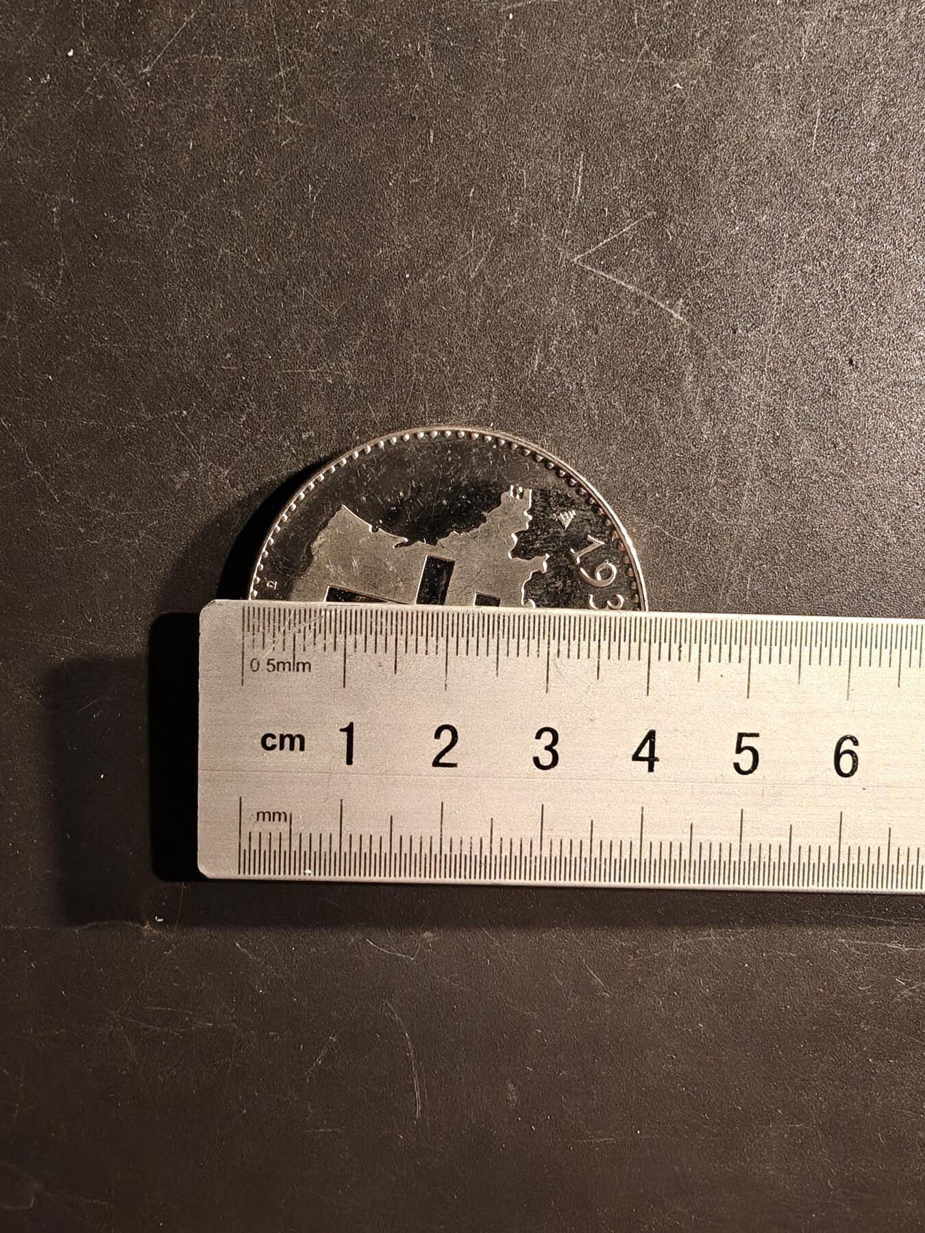 老王徽章第167期 法国二战纪念章    1940年夏尔戴高乐成立“自由法国”      直径41mm.     重量31.1g