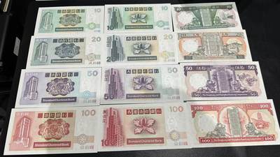 《外钞收藏家》第五百九十期（欧洲强钞、港币、硬通货及丰富裸币大拍场）（本平台长期征集拍品、欢迎藏友们联系合作） - 港币3套 12张一起 汇丰银行1张有压痕一个有折 一个有轻微潮点 / 渣打全新 但有四张轻微潮点