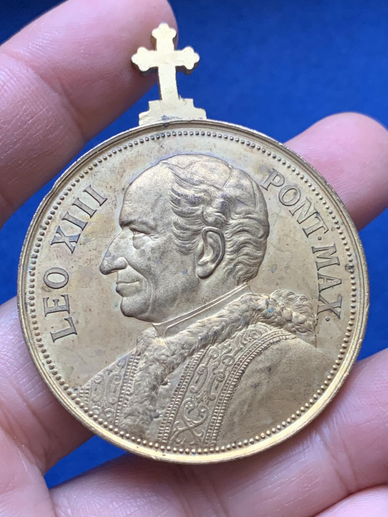 《竞宝斋》第444场 周日，周一，2场连拍 （全场包邮） 教皇利奥十三世纪念镀金铜章 36.8克 46.5mm 细节见图