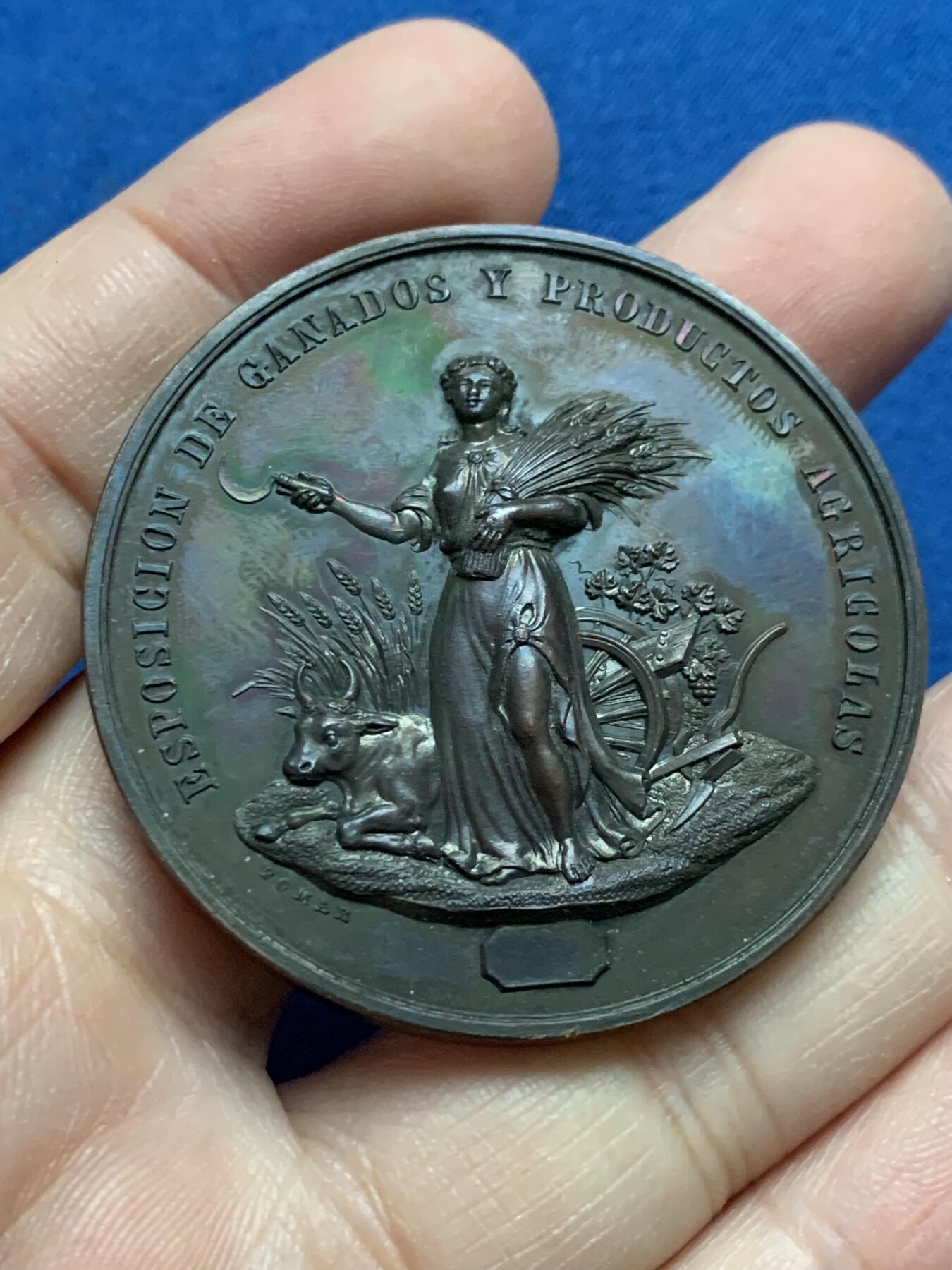 《竞宝斋》第444场 周日，周一，2场连拍 （全场包邮） 西班牙十九世纪 吉普斯夸省畜牧与农产品博览会纪念铜章 51.25克 47mm 带原盒 双面超高浮雕 好品