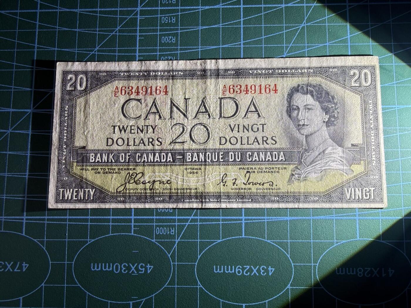 【炜奕收藏】，第五十二期 1954年加拿大20元，品相如图，魔鬼脸版