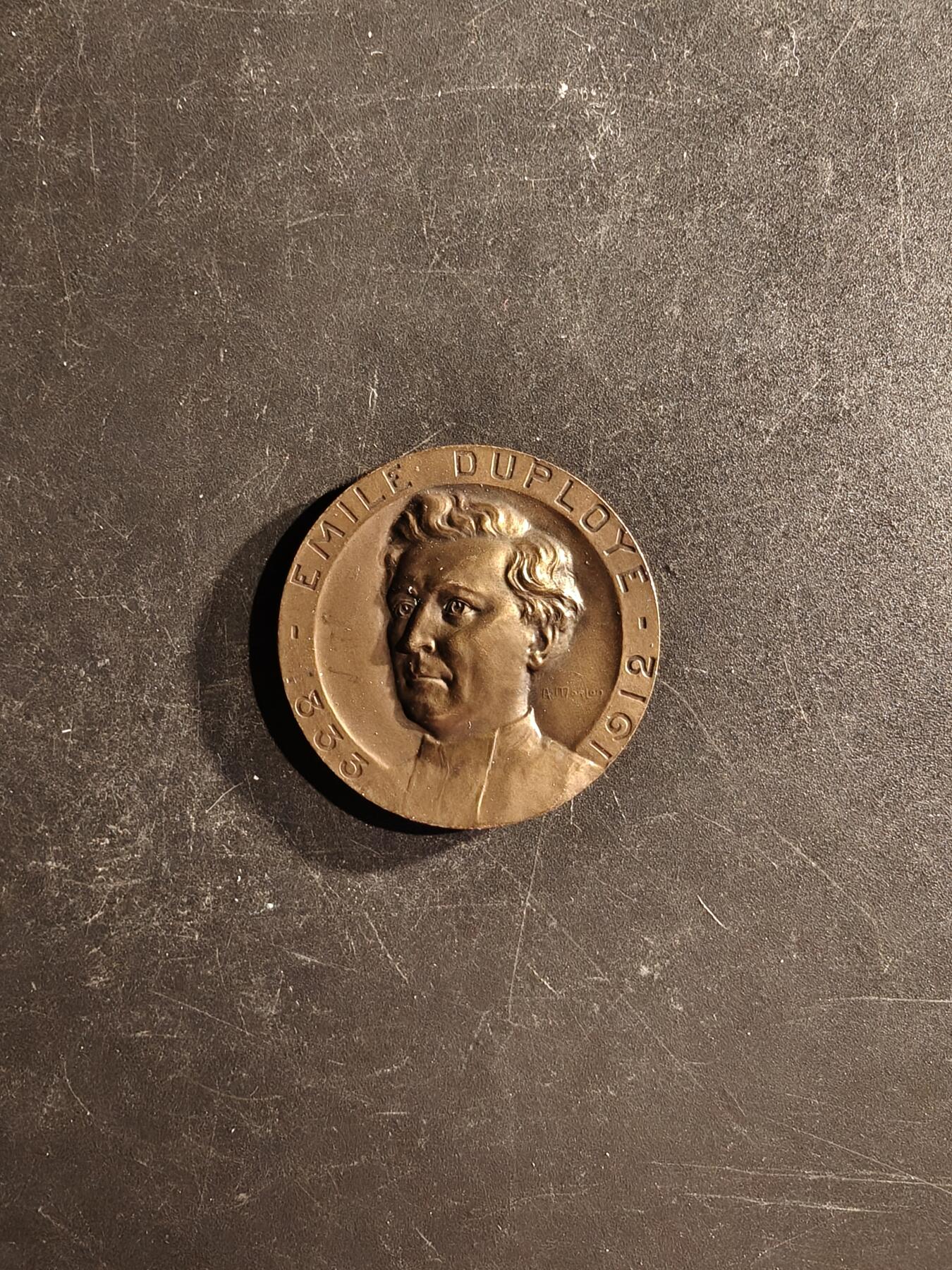 老王徽章第167期 法国速记学院埃米尔·迪普洛伊百年诞辰大铜章    埃米尔·迪普洛伊（1836-1912）是一位法国牧师，也是一种流行的法语速记系统的发明者      直径36mm.     重量22.3g