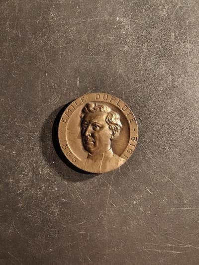 老王徽章第167期 - 法国速记学院埃米尔·迪普洛伊百年诞辰大铜章    埃米尔·迪普洛伊（1836-1912）是一位法国牧师，也是一种流行的法语速记系统的发明者      直径36mm.     重量22.3g