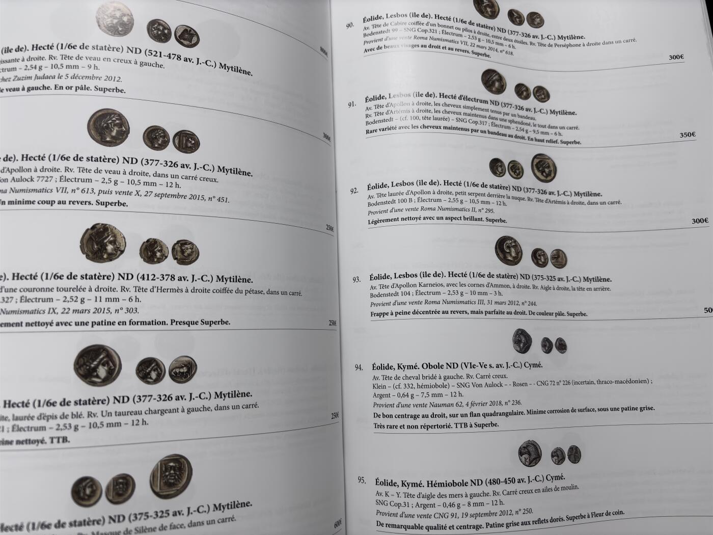 文馨钱币收藏第 283 场，【大雪鉴珍，寒英缀金】金银纪念币精品场，诚邀您的参与【长期接代拍品】 MDC精品拍卖目录 2025年新版 从古希腊到近现代 从币到章 不少精品难得一见 值得收入 全彩印大开本 重达 4-8 公斤以上，此书中拍不包邮，邮费自理，可指定快递（中通，极兔，顺丰）