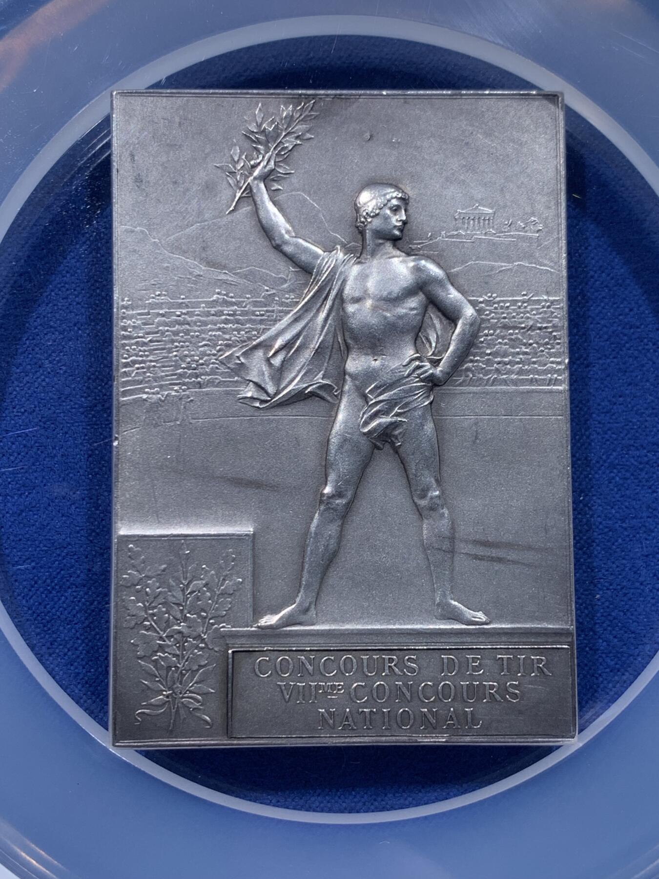 《竞宝斋》第444场 周日，周一，2场连拍 （全场包邮） NGC MS62 法国1900全国射击比赛镀银铜质方章 42*60mm 加大盒