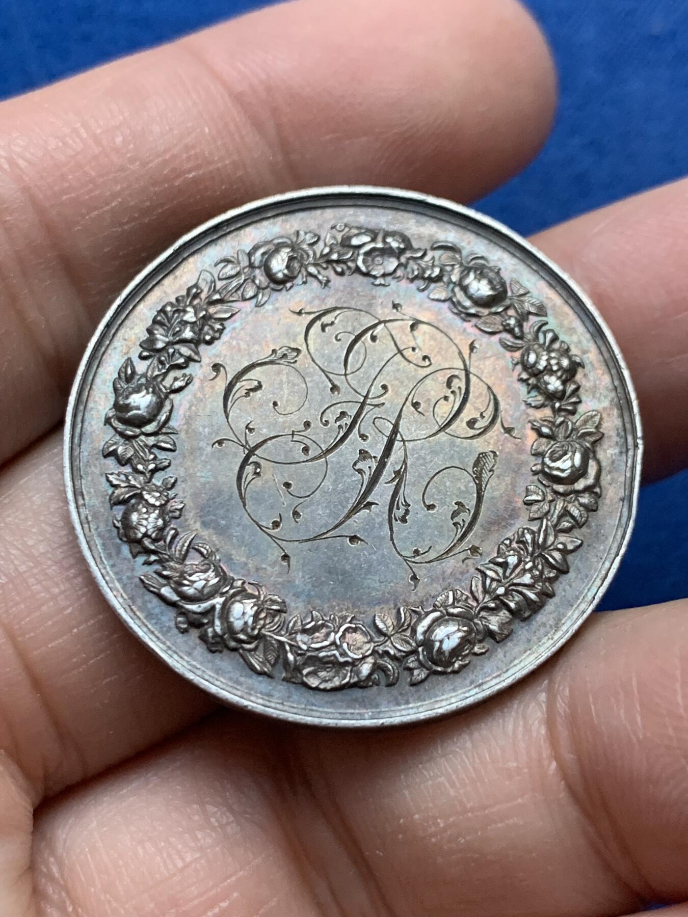 《竞宝斋》第444场 周日，周一，2场连拍 （全场包邮） 法国1896年婚姻银章 33.3mm 16.35g 丰饶角 边铭周圈刻字 背面花体字漂亮 包浆也漂亮