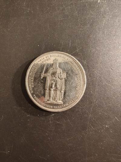 老王徽章第167期 - 法国查理曼大帝纪念章     直径39mm.    重量23.3g