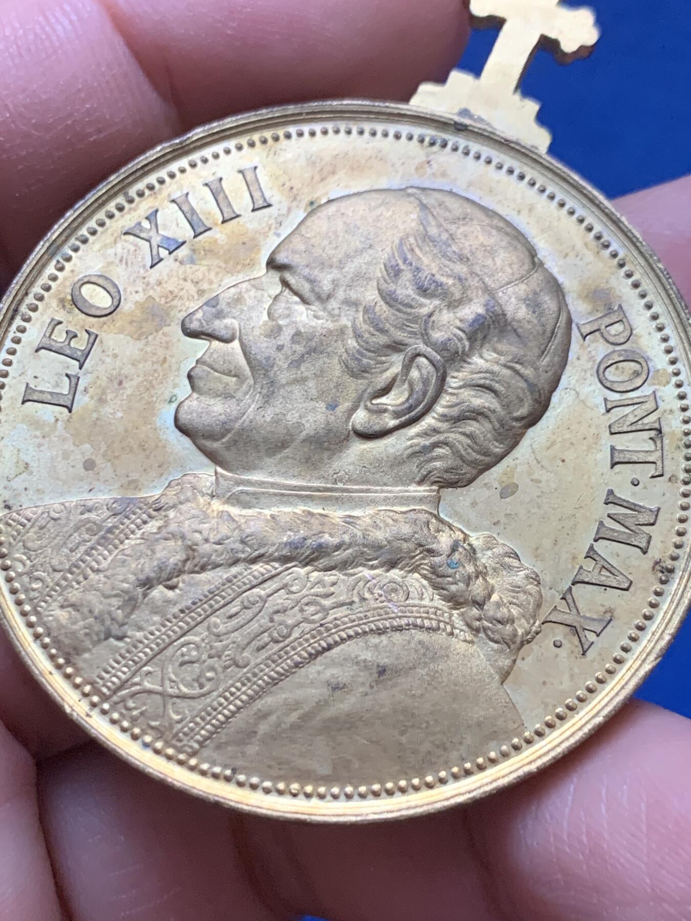 《竞宝斋》第444场 周日，周一，2场连拍 （全场包邮） 教皇利奥十三世纪念镀金铜章 36.8克 46.5mm 细节见图