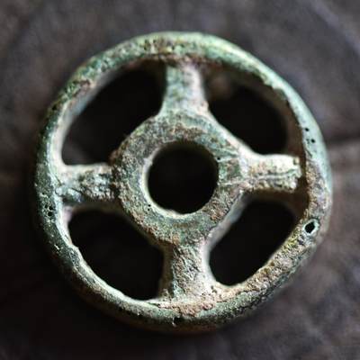 【良泉】【2025年最后一场】12月18日晚19.30点开拍！188组【直播场】西方古代钱币、丝路杂项、印章！ - 【藏家出品A】厚重版！罕见！12.48克 ，公元7-8世纪，七河粟特地区，碎叶城，十字藕心钱