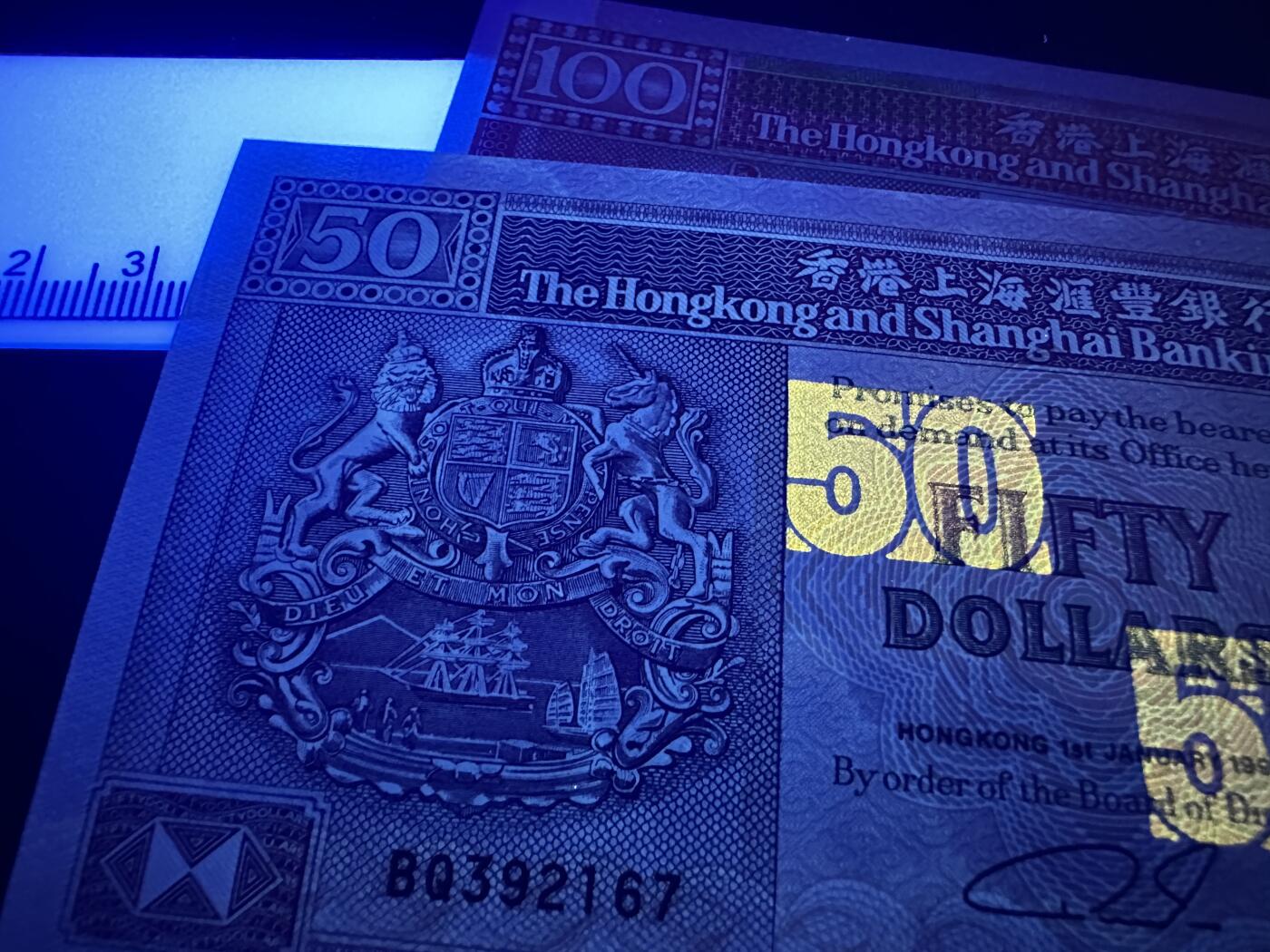 《外钞收藏家》第五百九十期（欧洲强钞、港币、硬通货及丰富裸币大拍场）（本平台长期征集拍品、欢迎藏友们联系合作） 港币3套 12张一起 汇丰银行1张有压痕一个有折 一个有轻微潮点 / 渣打全新 但有四张轻微潮点