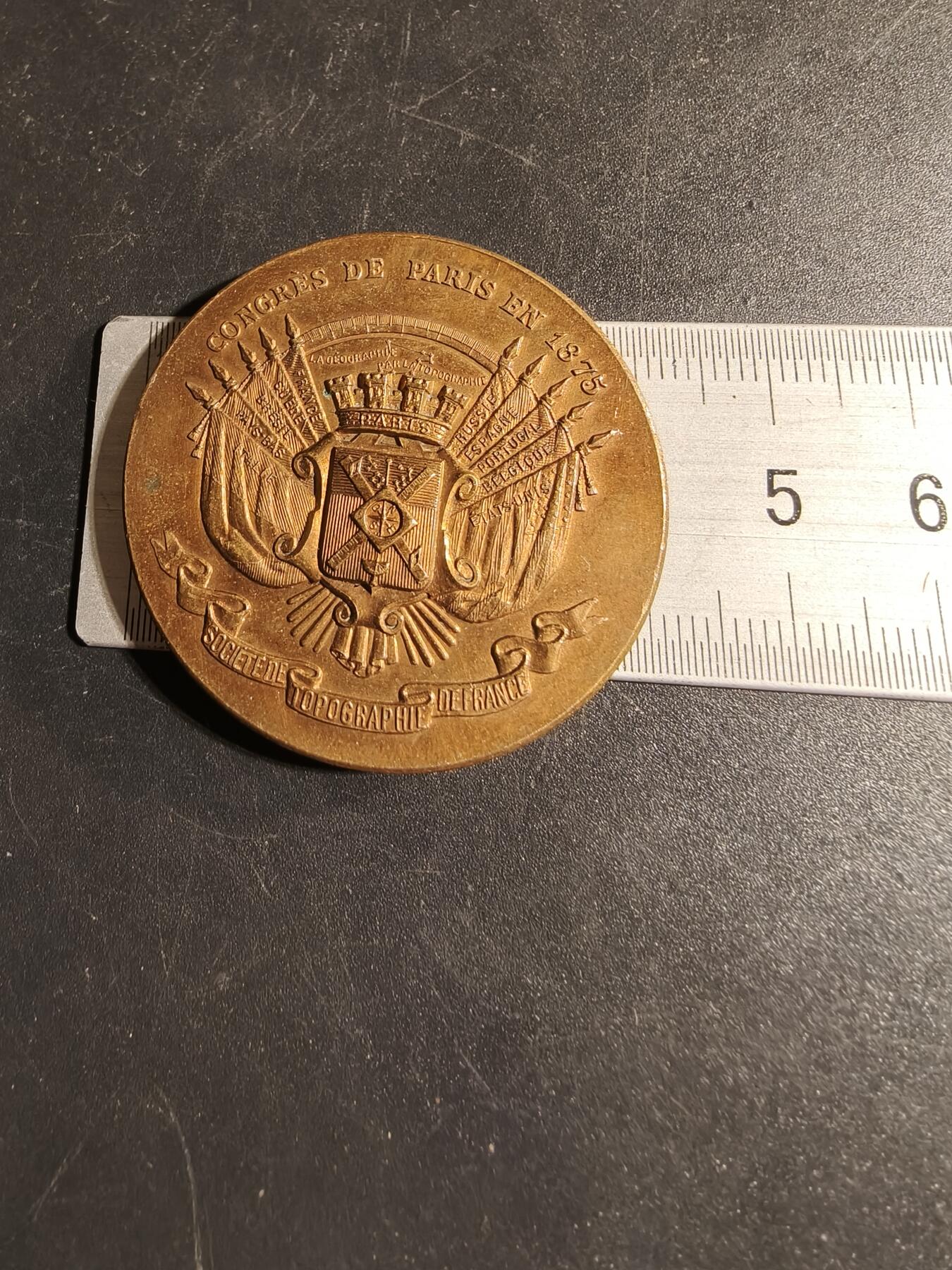 老王徽章第167期 法国地形测量学会大铜章     直径41mm.    重量36.7g