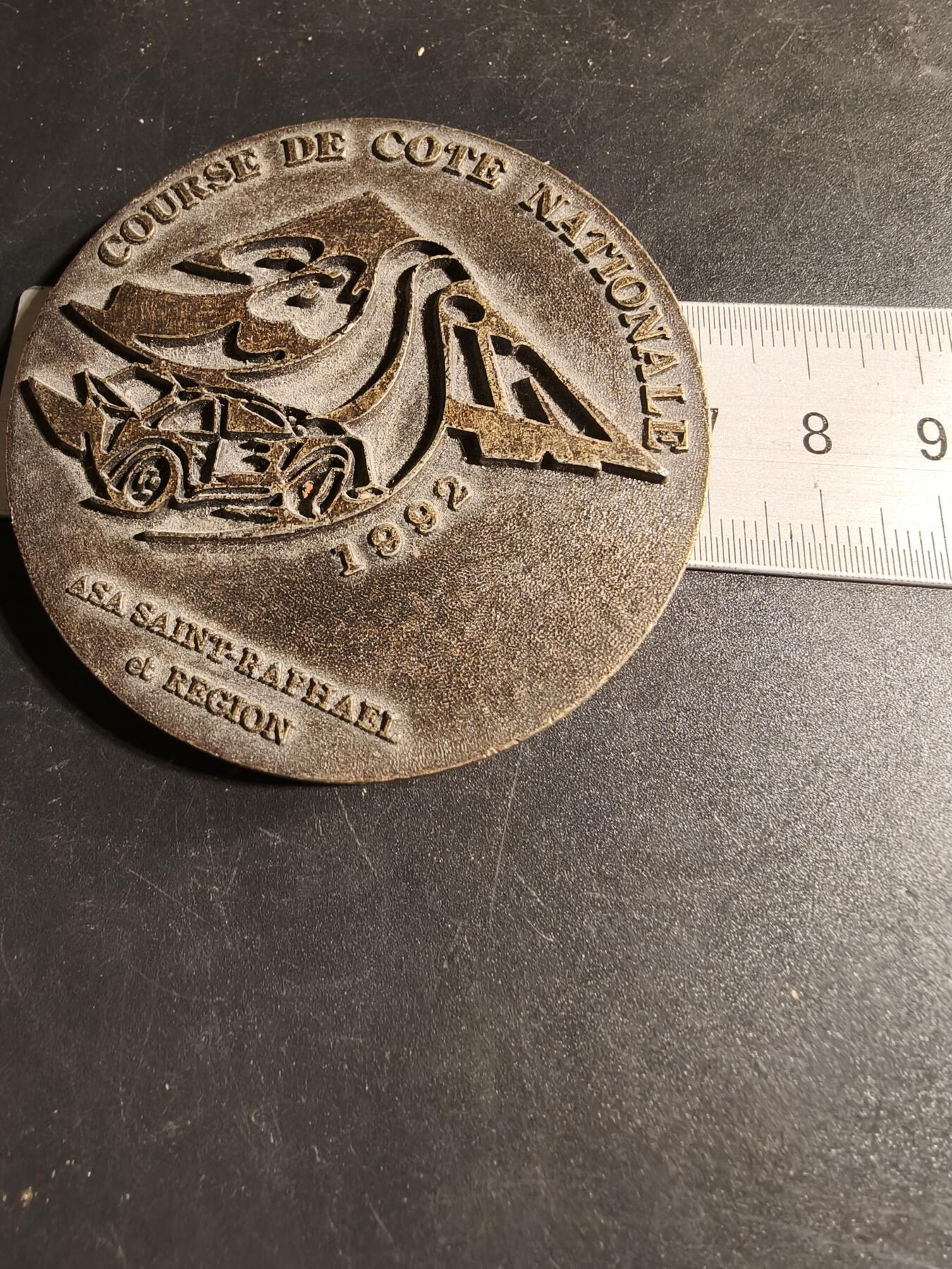 老王徽章第167期 1962 年法国圣拉斐尔地区国家爬坡赛纪念章     直径70mm.    重量128.9g