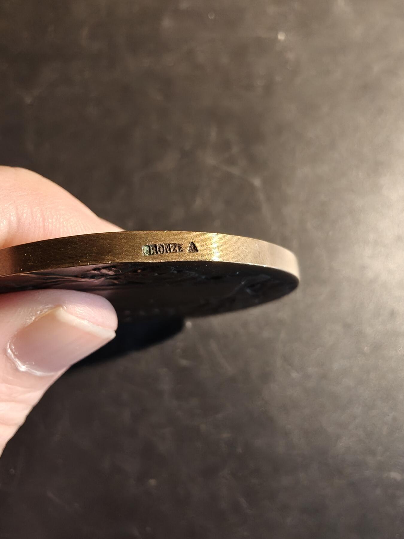 老王徽章第167期 法国“小巴黎人报”竞走竞赛大铜章     直径50mm.    重量55.3g