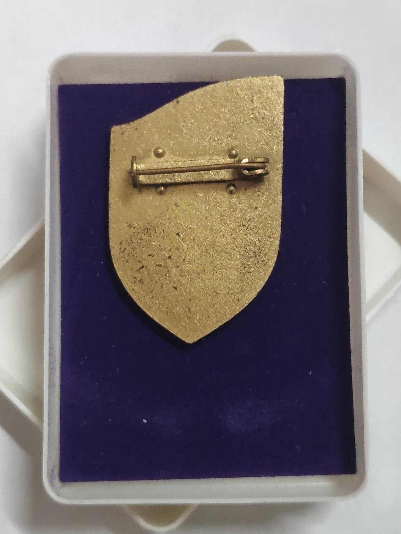 韵星假日拍卖第三十一期 -- Rimey Holidays Auction 31 民主德国斯塔西35周年证章带原盒 无损