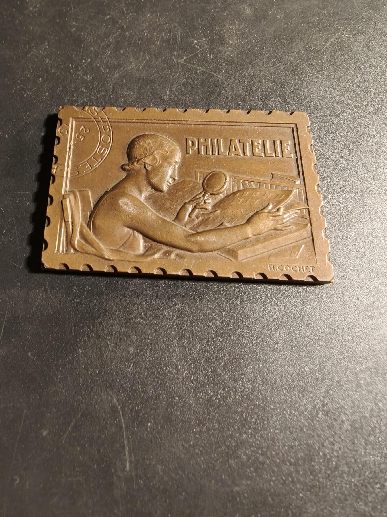 老王徽章第167期 法国集邮协会方形大铜章     尺寸59×39mm.    重量72.1g