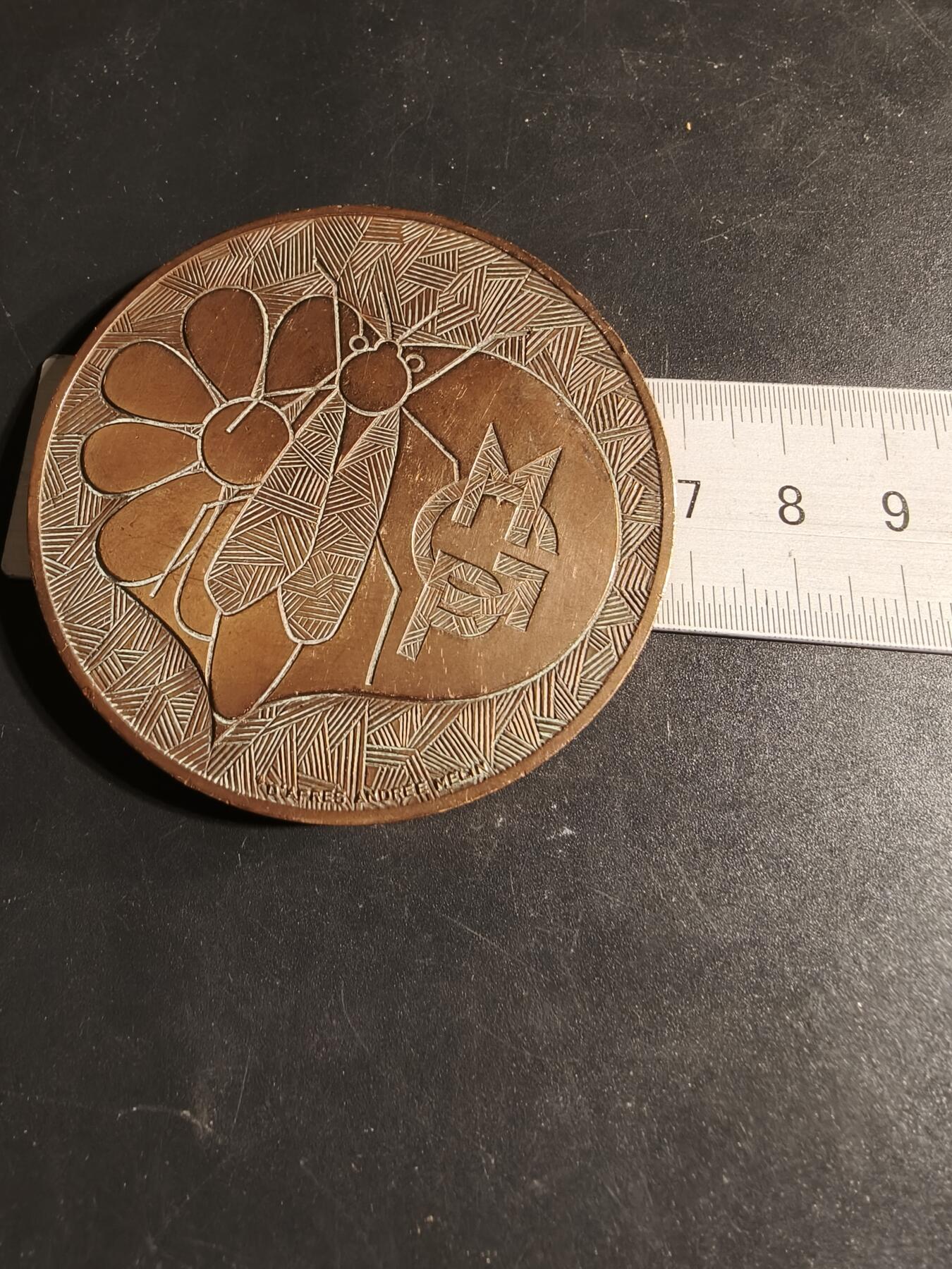 老王徽章第167期 法国互助总保险公司大铜章    直径68mm.    重量153g