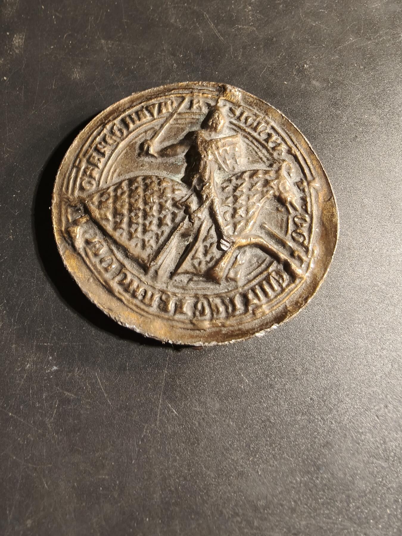 老王徽章第167期 法国国王菲利四世骑马戎装形象纪念章     直径69mm.   重量188.5g