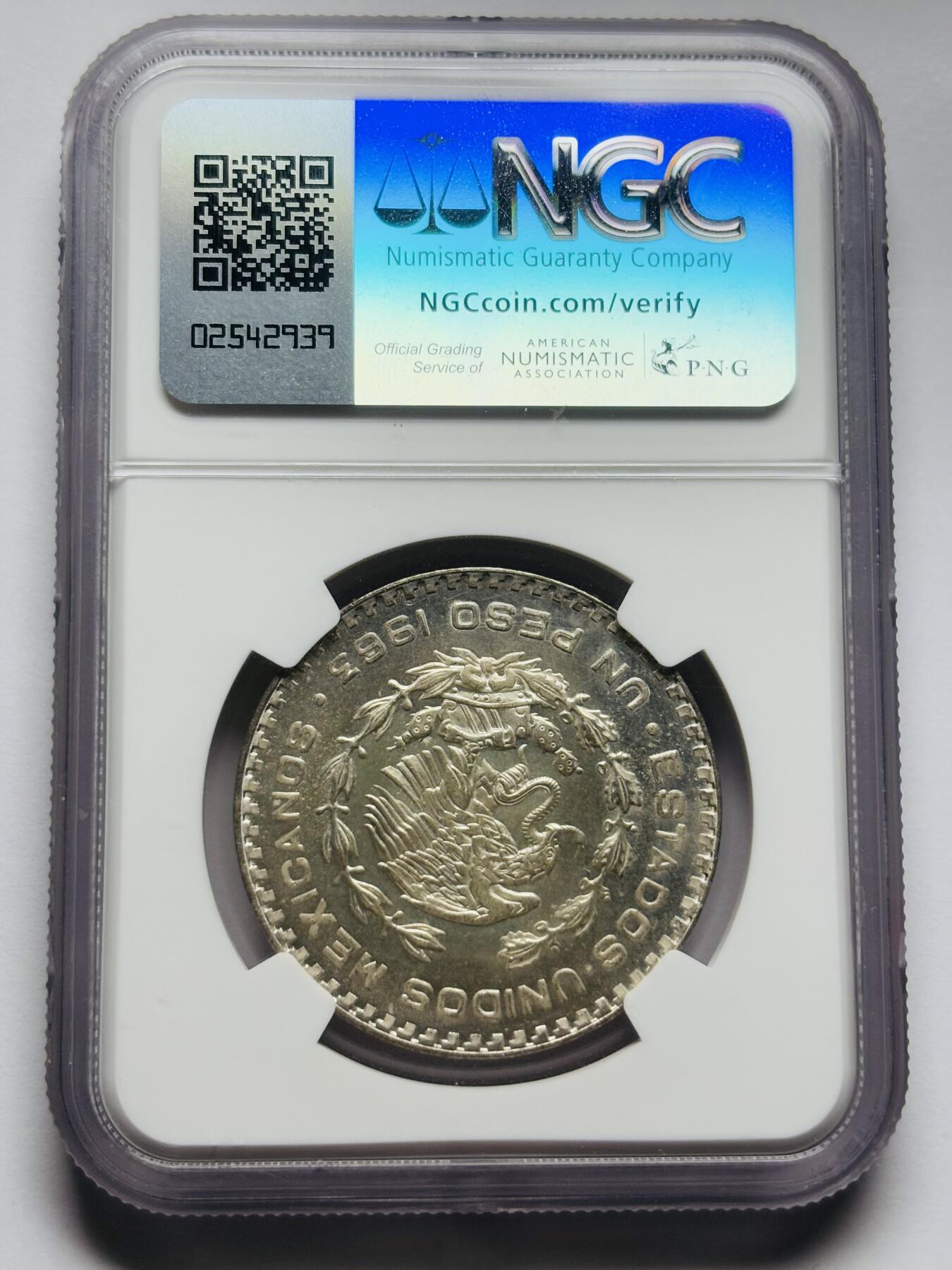 文馨钱币收藏第 283 场，【大雪鉴珍，寒英缀金】金银纪念币精品场，诚邀您的参与【长期接代拍品】 1963 年墨西哥 1 比索大银币 NGC 评级 MS64 分