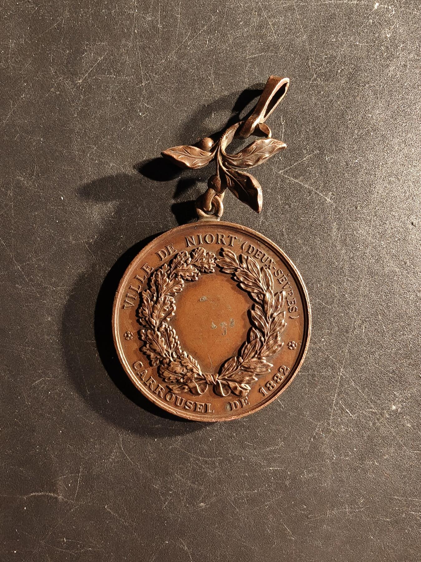老王徽章第167期 法国尼奥尔市畜牧业大尺寸铜奖章     直径39mm.    重量32.1g