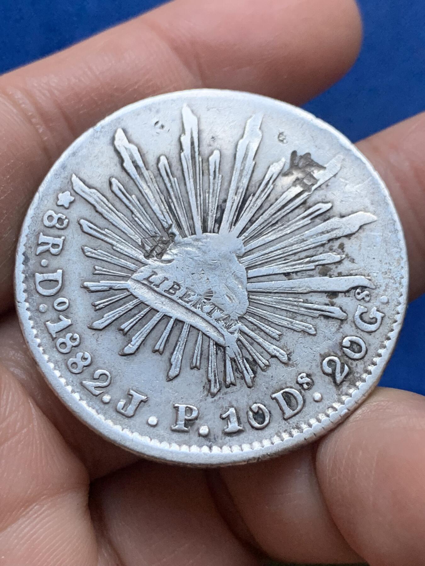 《竞宝斋》第444场 周日，周一，2场连拍 （全场包邮） 墨西哥1882年8里亚尔鹰洋 比较有经历的1枚 双面带戳 细节也不错