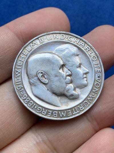 《竞宝斋》第444场 周日，周一，2场连拍 （全场包邮） - 德国1911年符腾堡威廉二世银婚3马克银币 打制清晰，人像面轻度磨损，状态不错，光亮，顶部有焊接痕迹。