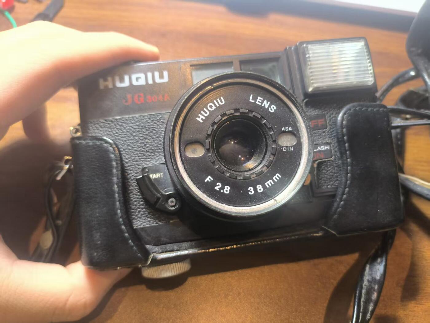 罗岚⭐新藏⭐特惠专拍第一场-分享拍场赚佣 70-80年代HUQIU 35-1 EE 老相机，带38mm，2.8光圈摄像头，适合出造型，收藏，摆件，功能未测试