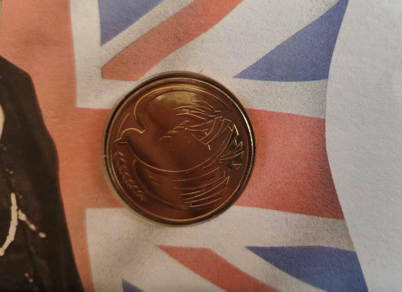 ❤️【币观天下】❤️ 第333期钱币拍卖- 2025.12.5周五晚上6点半场-长期征集拍品 英国1995年两镑 VE DAY邮币封